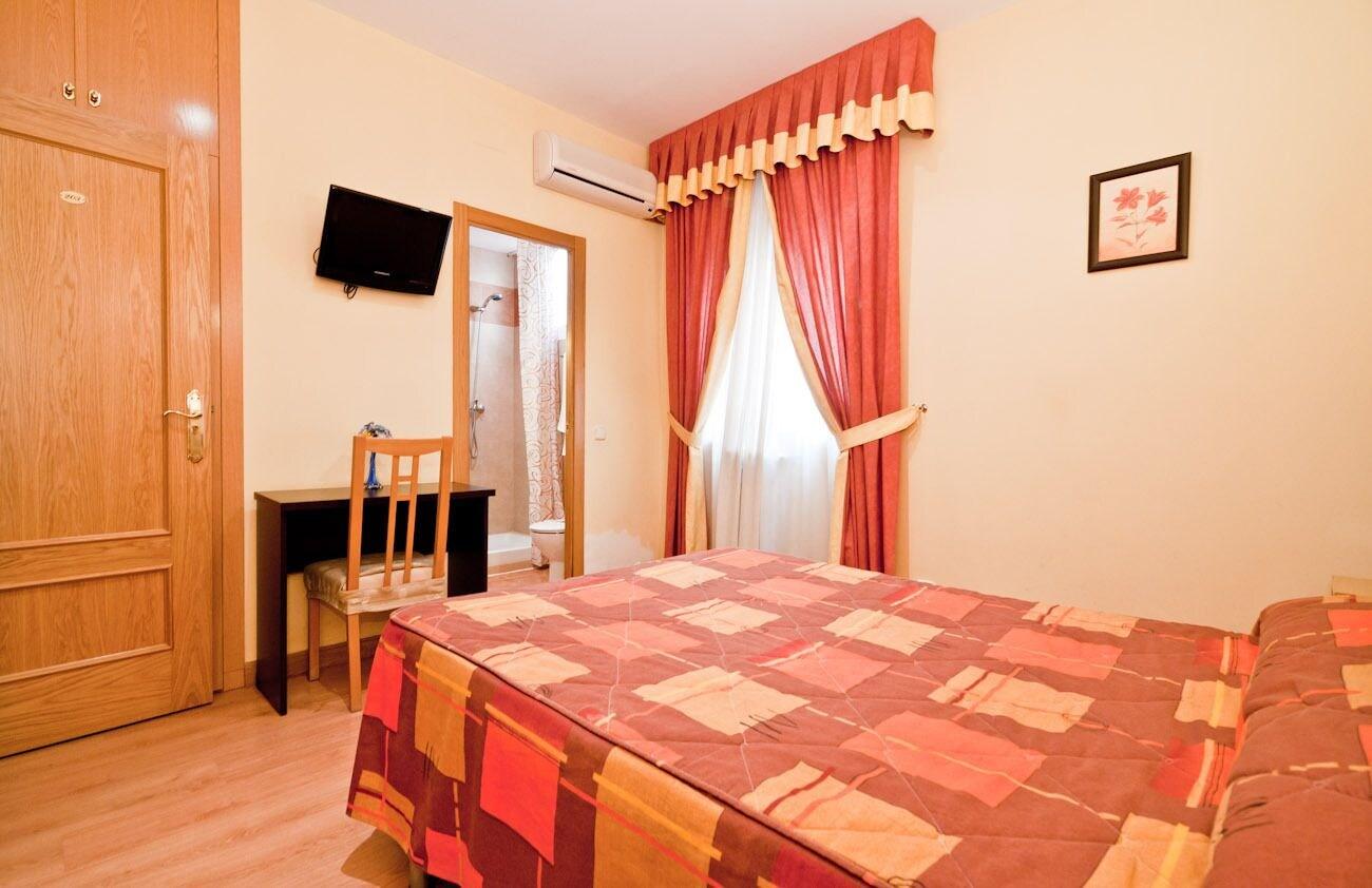 Hostal Las Cortes Madrid Exteriér fotografie