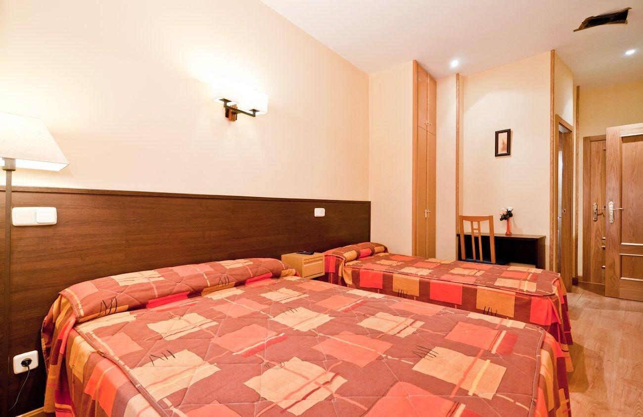 Hostal Las Cortes Madrid Exteriér fotografie