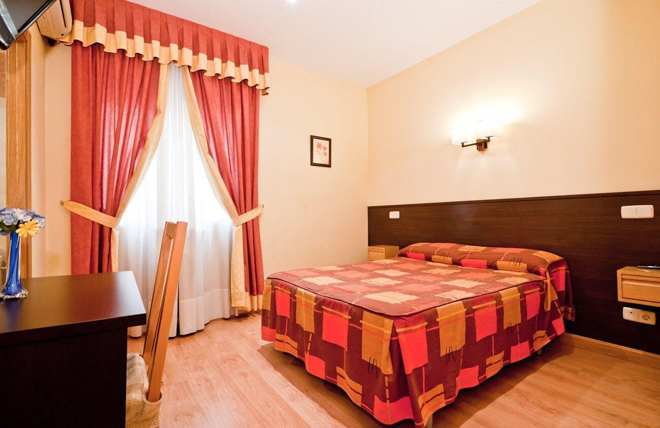 Hostal Las Cortes Madrid Exteriér fotografie