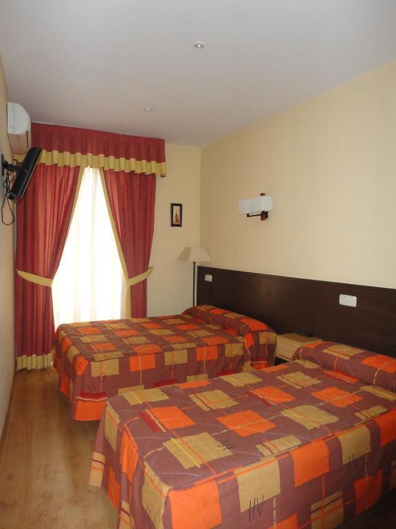 Hostal Las Cortes Madrid Exteriér fotografie