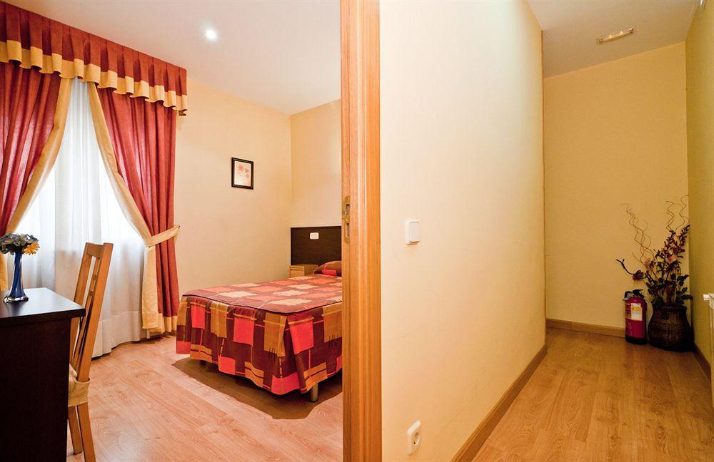 Hostal Las Cortes Madrid Exteriér fotografie