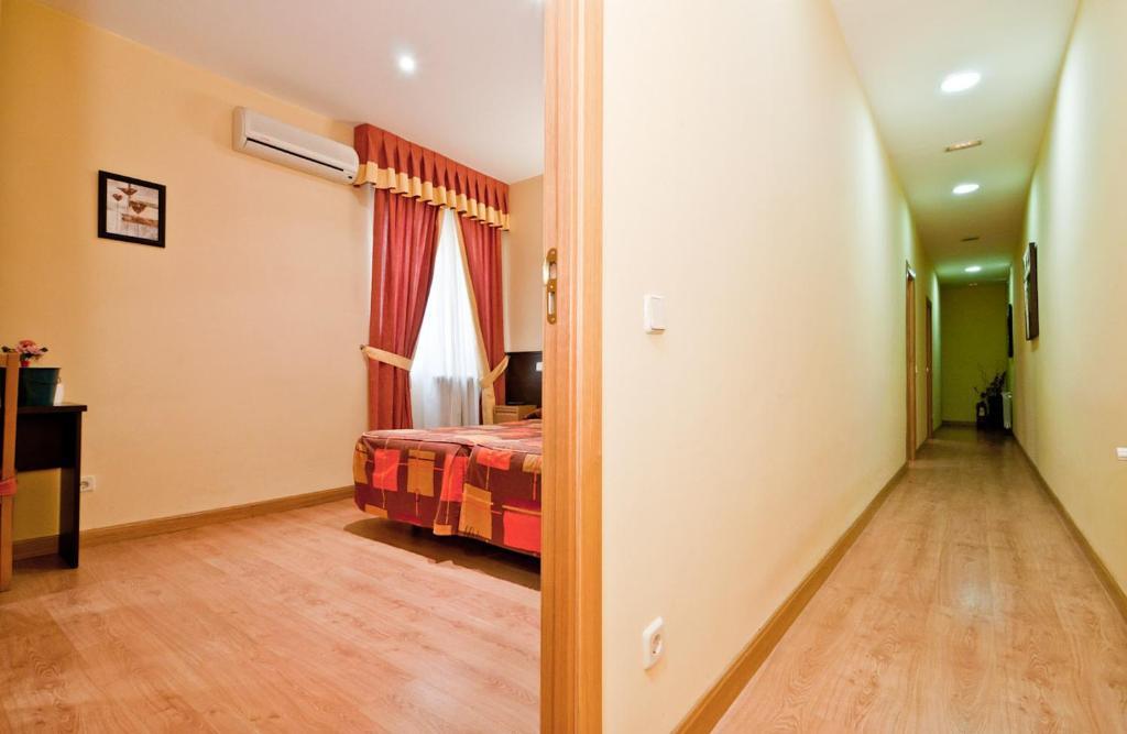Hostal Las Cortes Madrid Exteriér fotografie