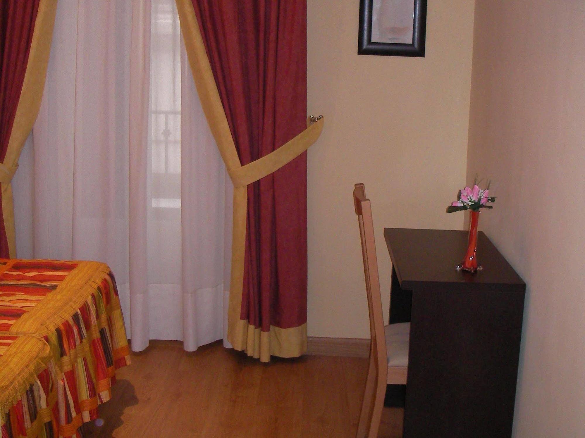 Hostal Las Cortes Madrid Exteriér fotografie